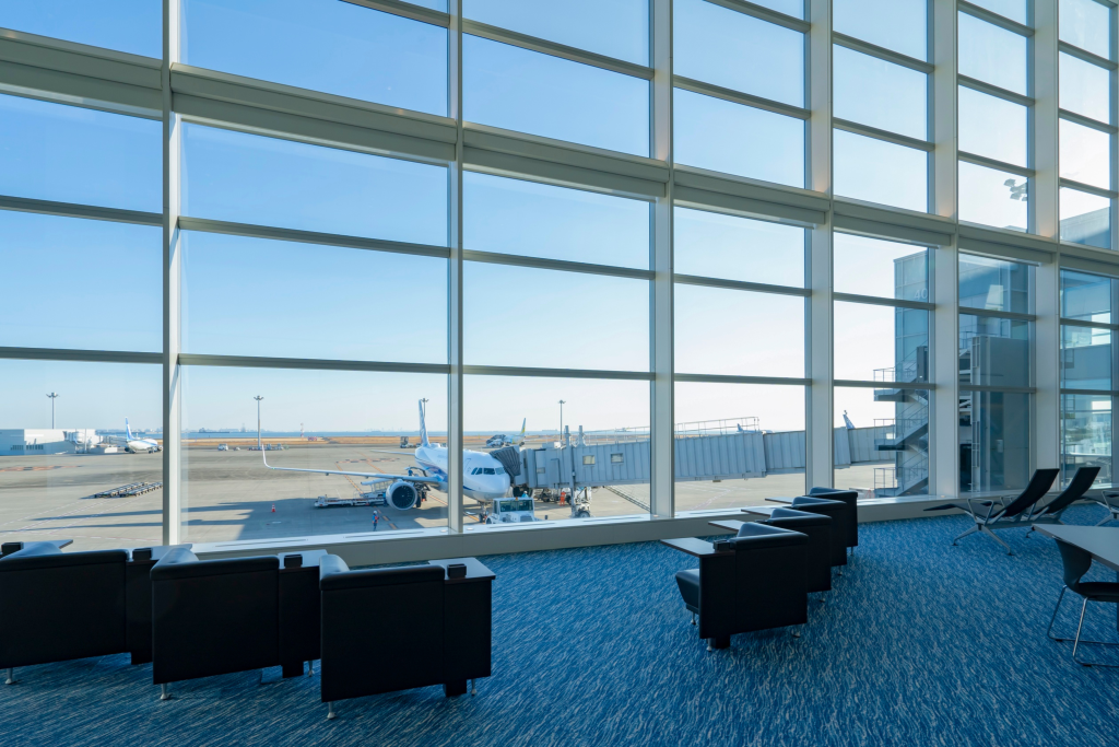airport business lounge - featured image